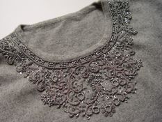 Pull en cachemire brodé de cannetilles