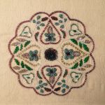 Mandala indien réalisé au crochet Aari